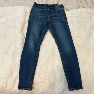 A pair of blue jeans from old navy, hardly used and great condition.